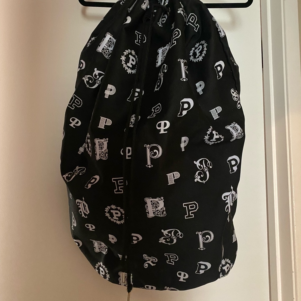 LAUNDRY/TOTE Standard pillow inside for ref. with space left! Perfect for travel